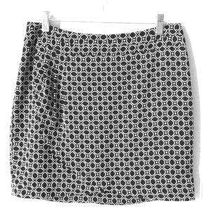 Classic BR short navy and white patterned skirt